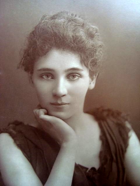 Portrait of Elizabeth Robins